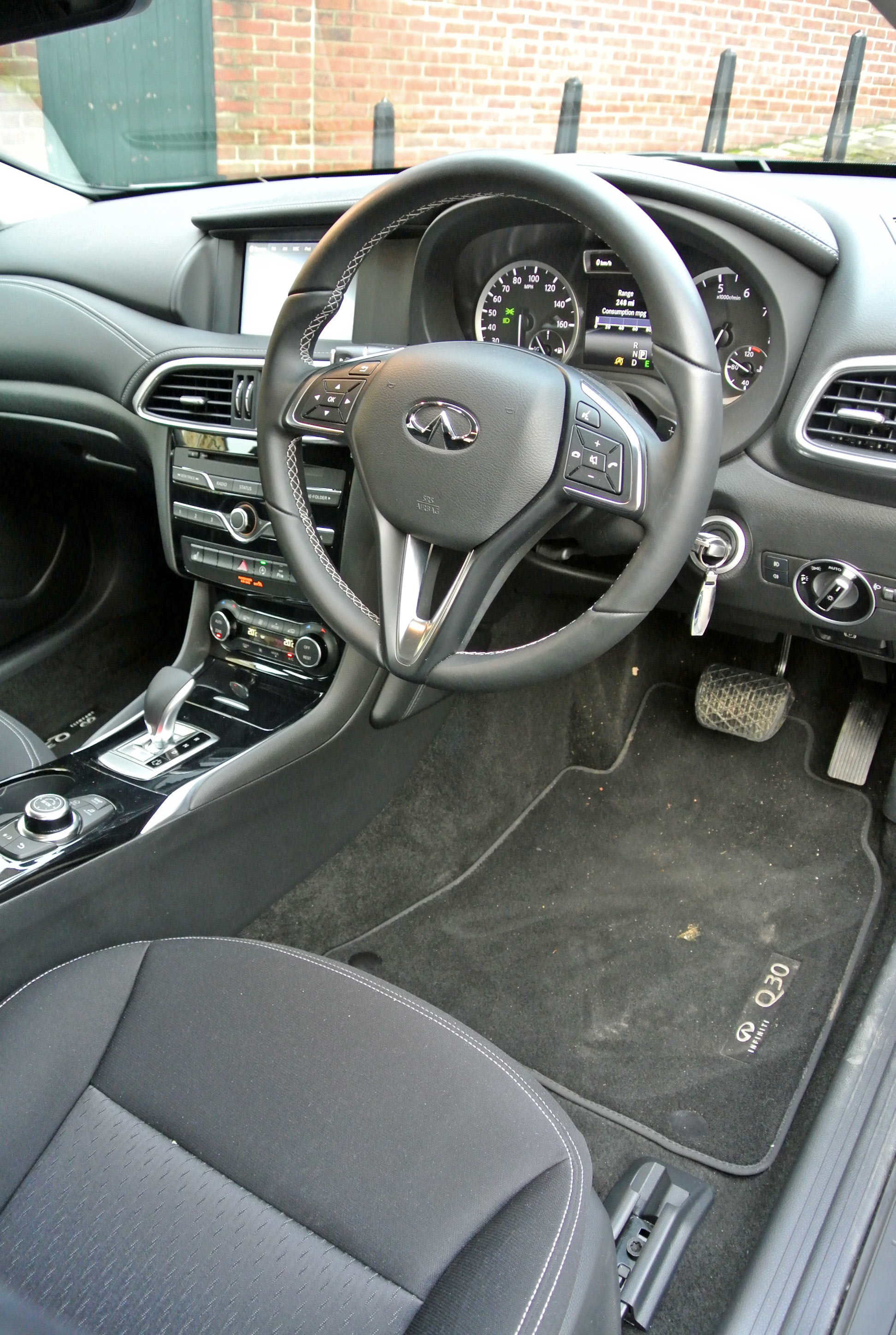 Infiniti Q30