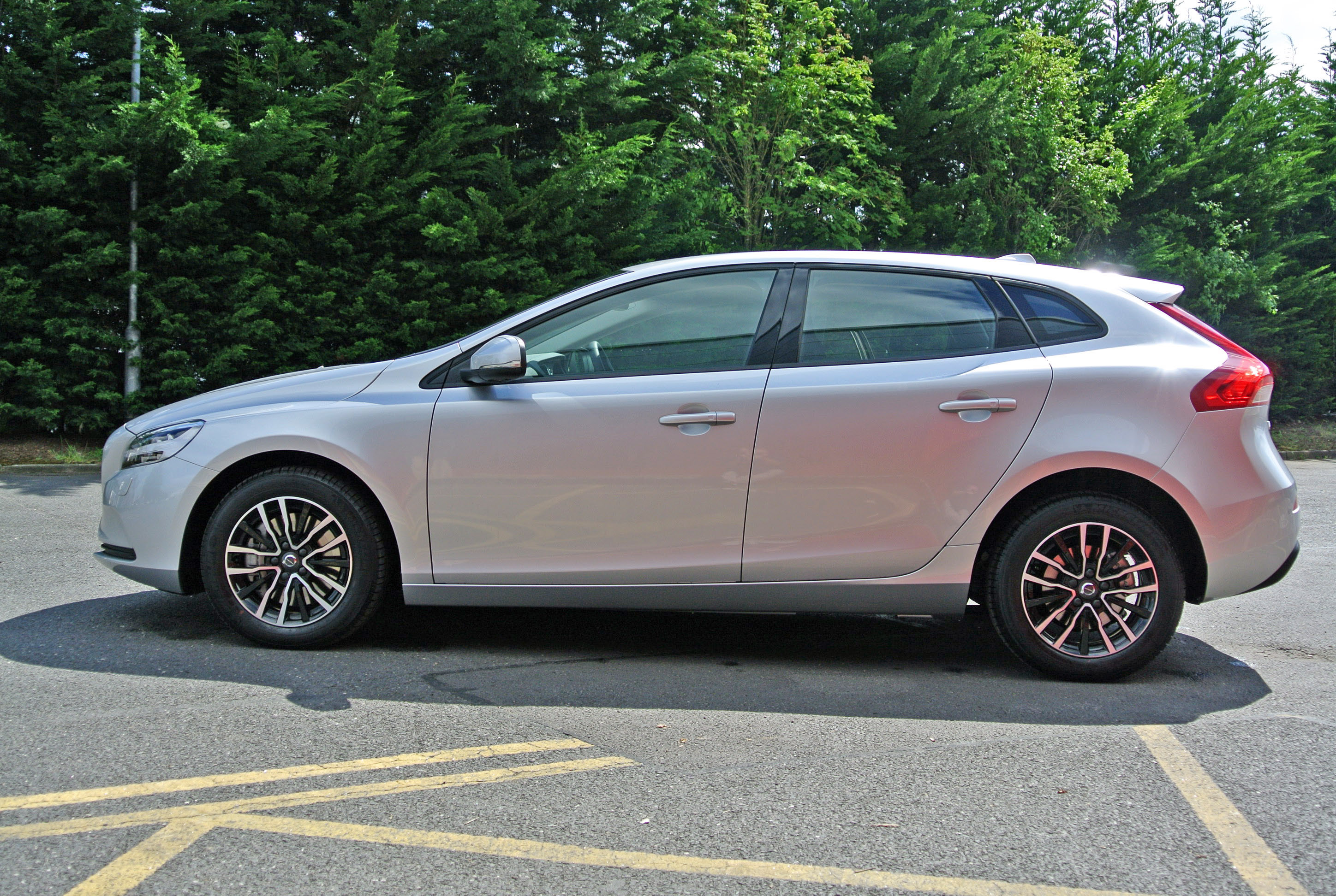 Volvo V40 stand-alone stance monsters a core safety message