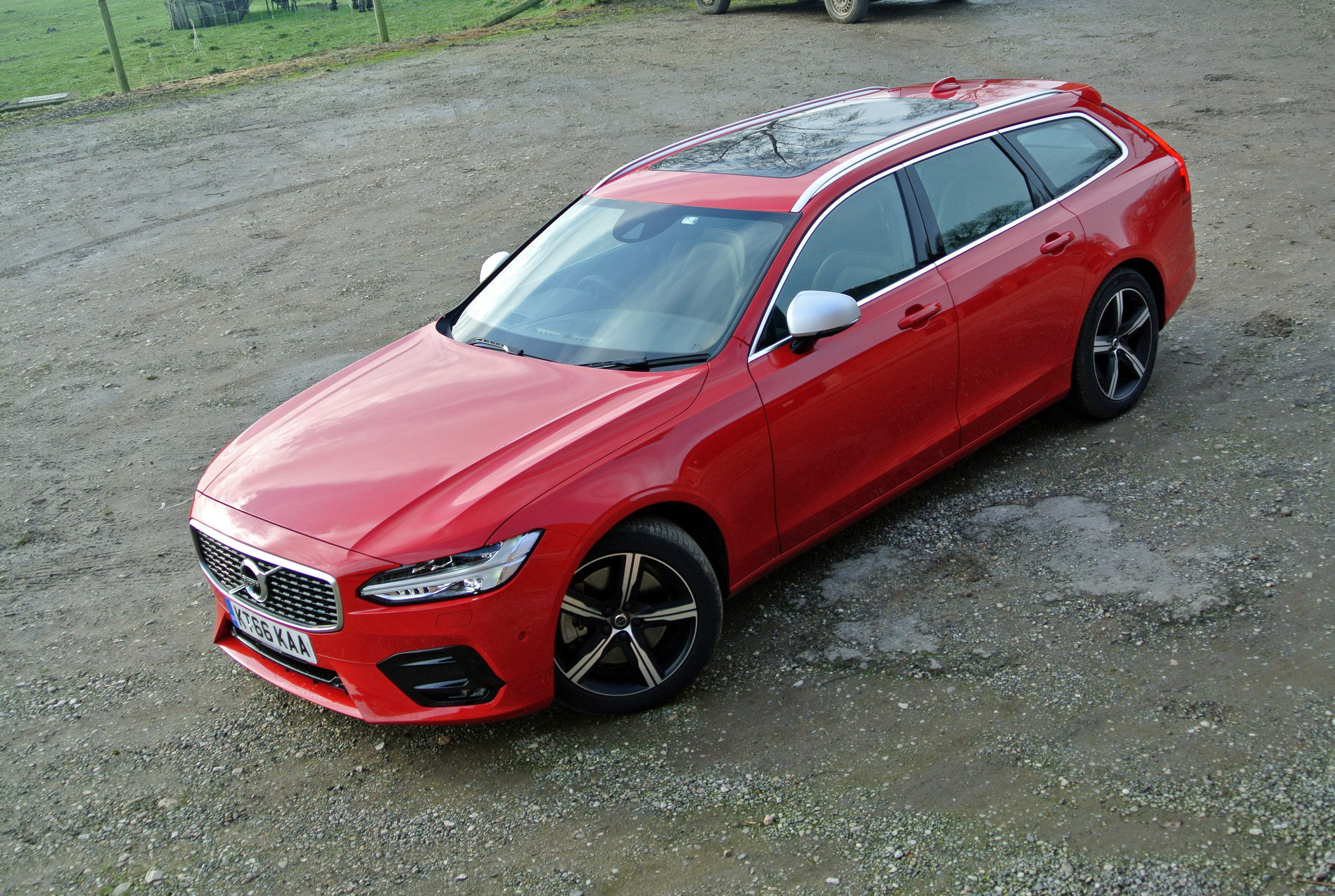 R-Design and Cross Country variants now added to Volvo range